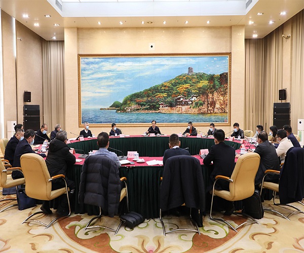 Le président Yang Shihong a été invité à assister à un symposium pour les entrepreneurs privés dans la ville de Ma'anshan